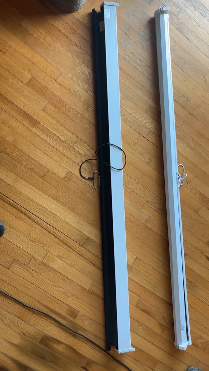 Wall mounted projector screen - Image 2