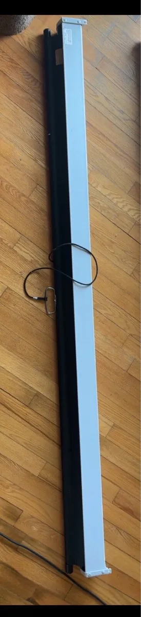 Wall mounted projector screen - Image 4