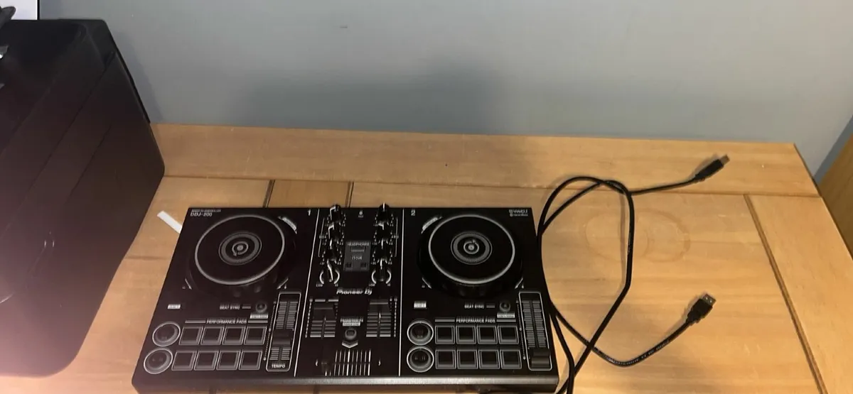 DJ Controller DJI 200 - Image 1