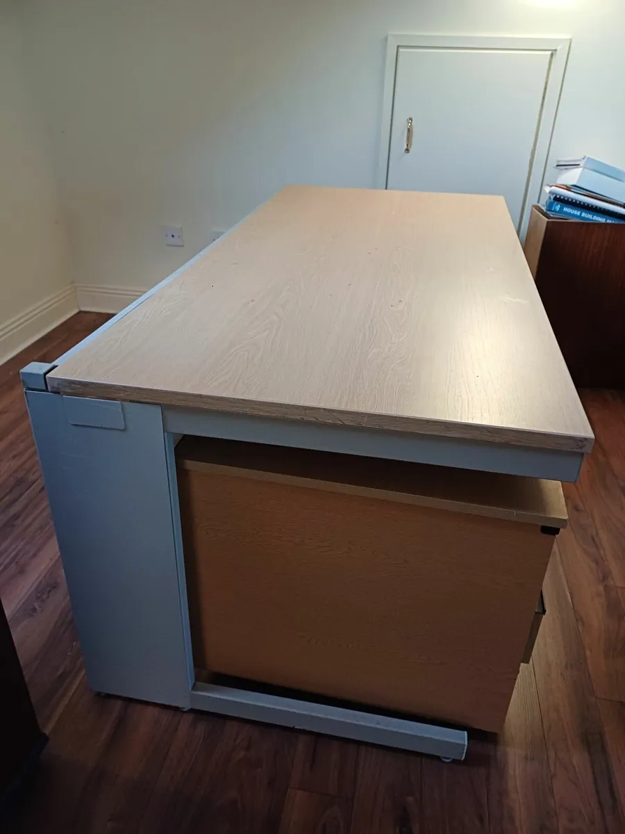 Office desk/drawer's/chair - Image 2