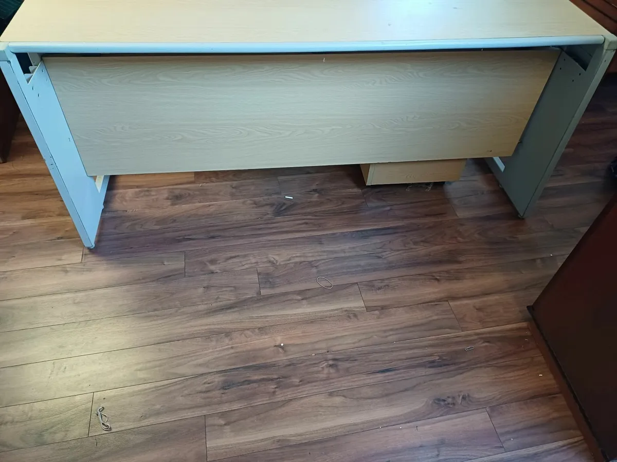 Office desk/drawer's/chair - Image 3
