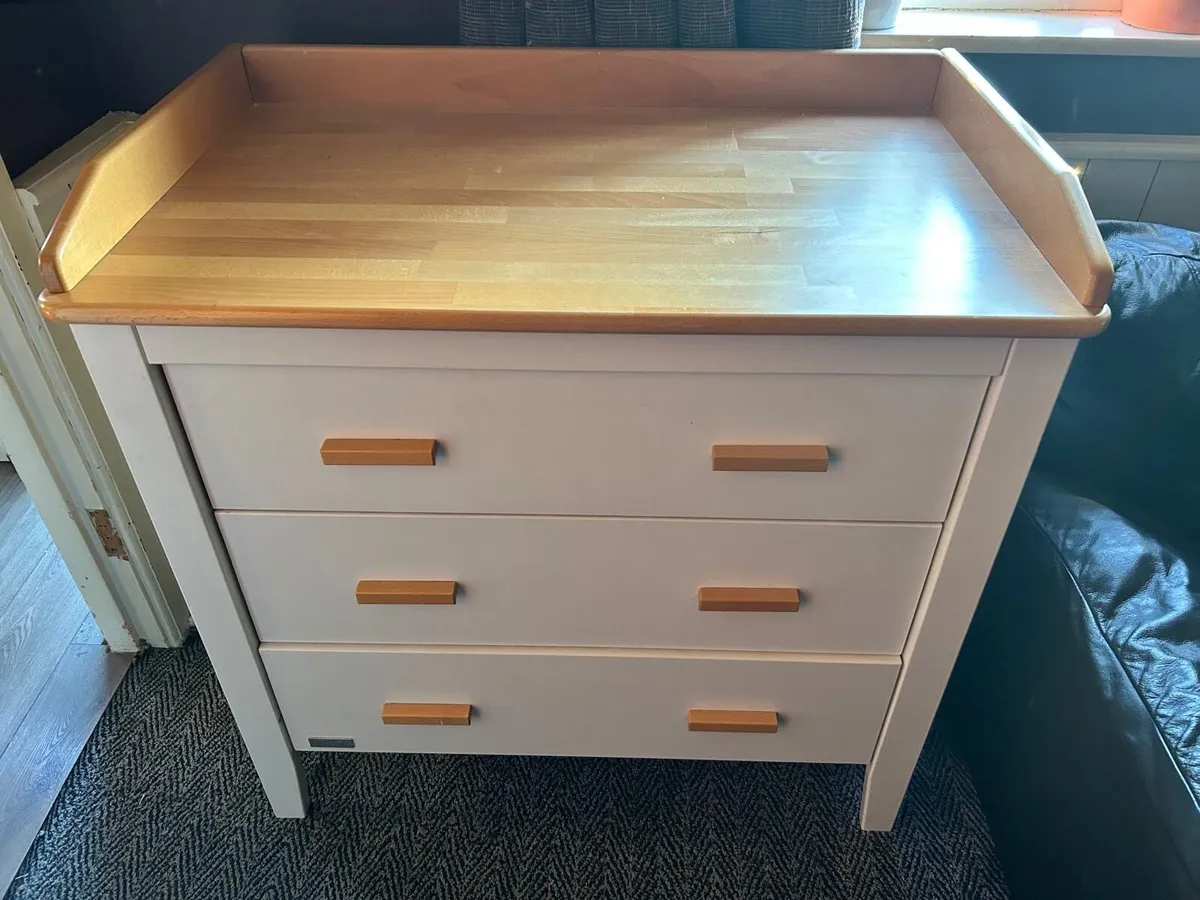 Chest of drawers - Baby changing unit