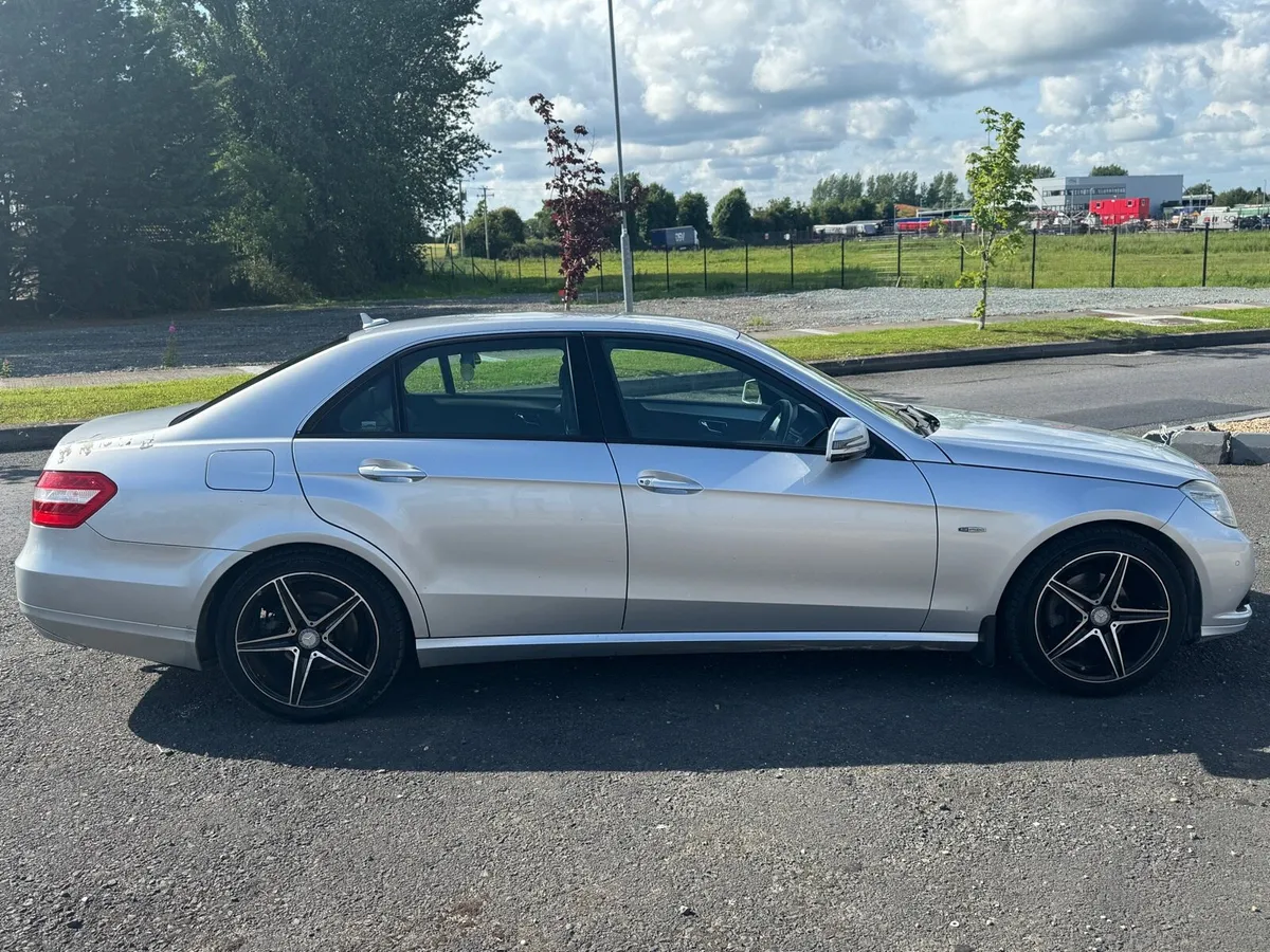🚗2009 MERCEDES-BENZ E220D SE AUTO🚗 - Image 3