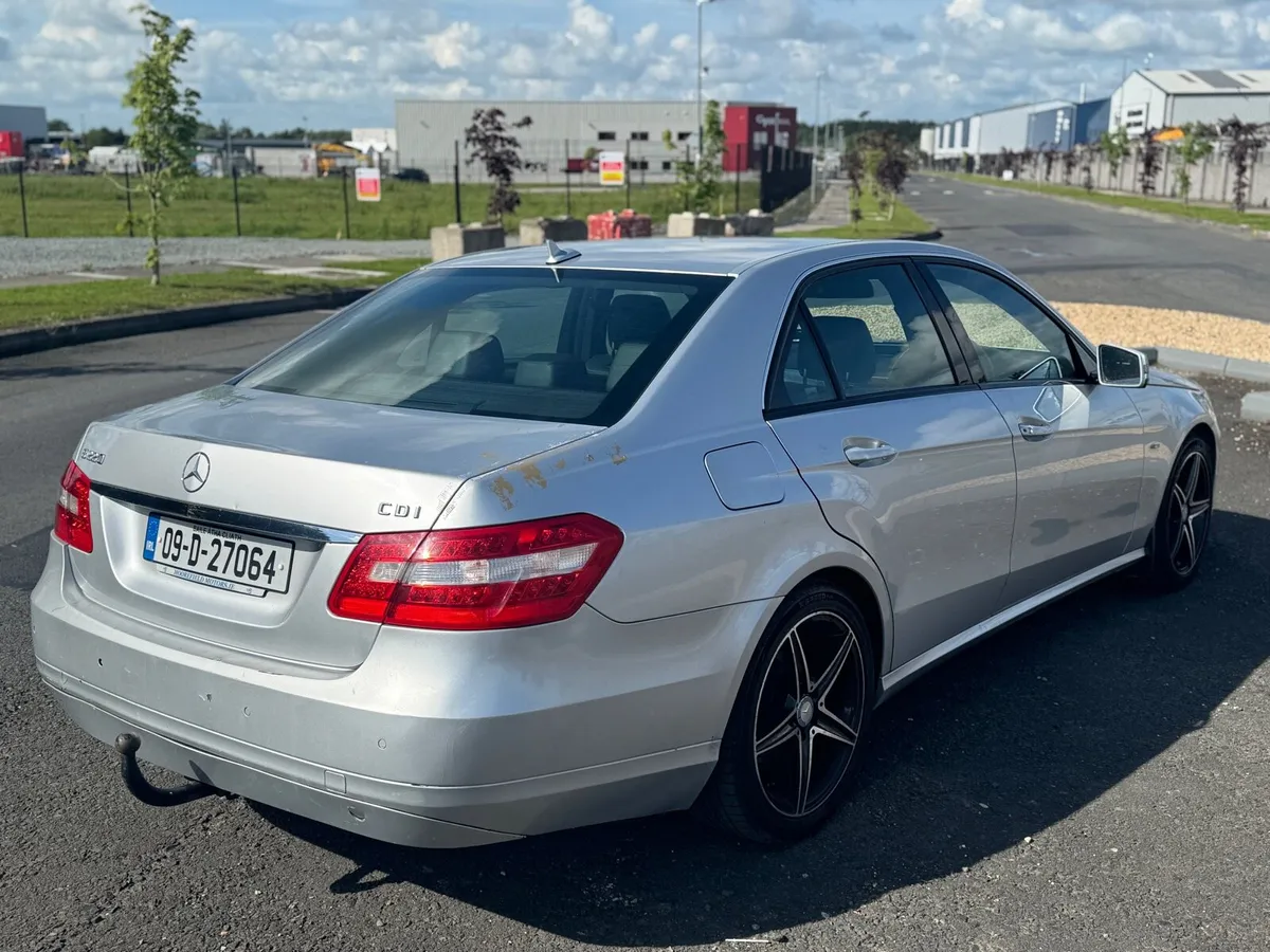 🚗2009 MERCEDES-BENZ E220D SE AUTO🚗 - Image 4