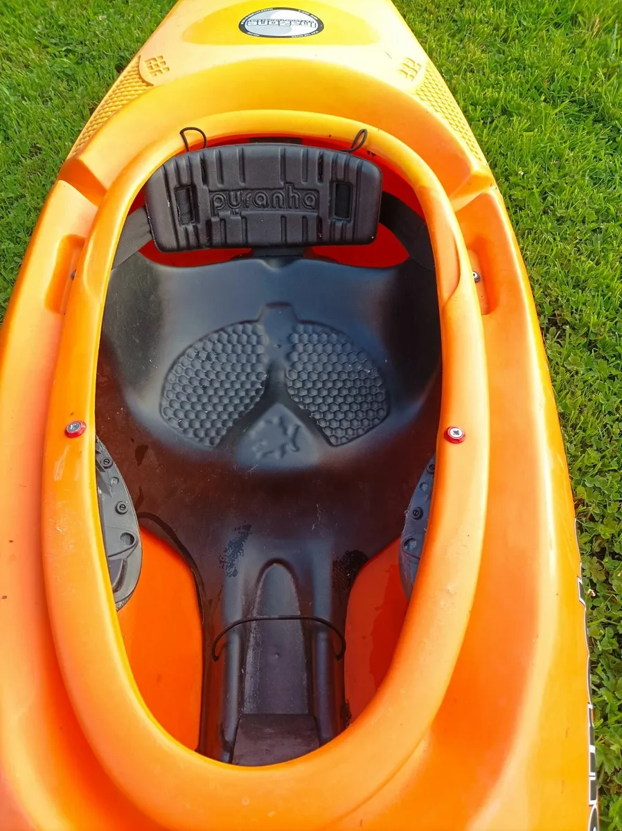 Canoe. - Image 1