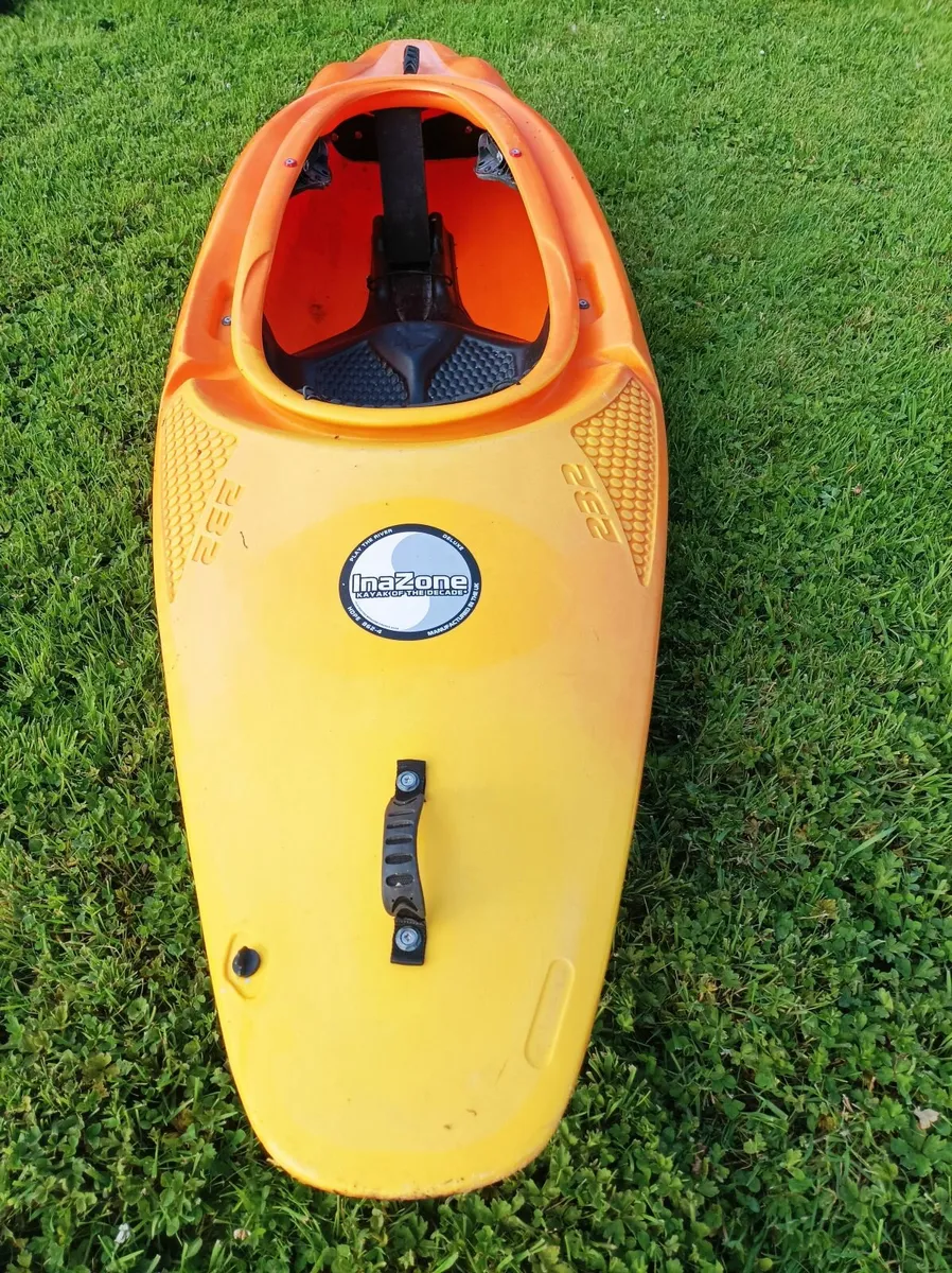 Canoe. - Image 2