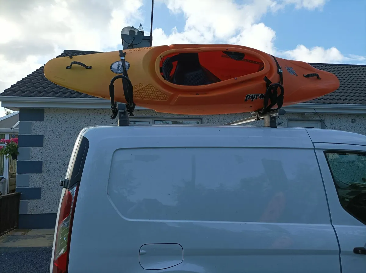 Canoe. - Image 4