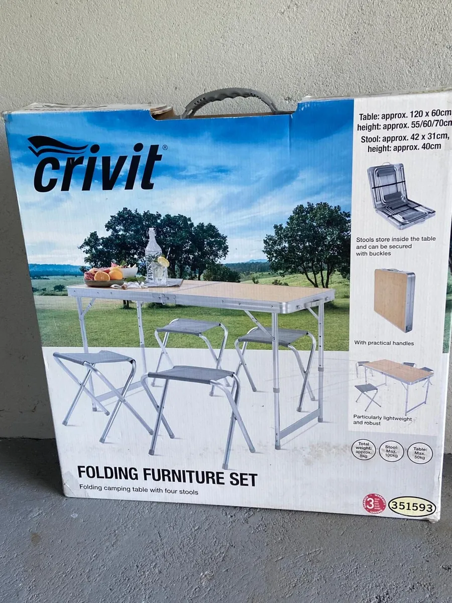 Picnic table and 4 stools