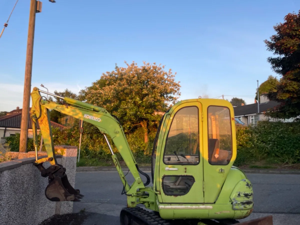kobelco 3 ton digger - Image 2