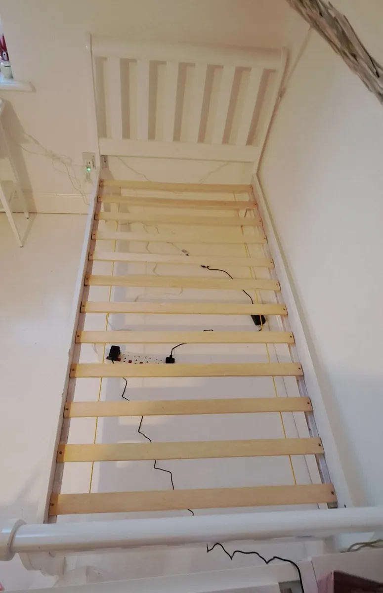 Bed - Image 1