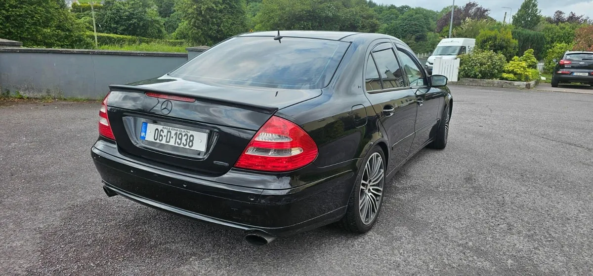 Mercedes Benz E200 - Image 2