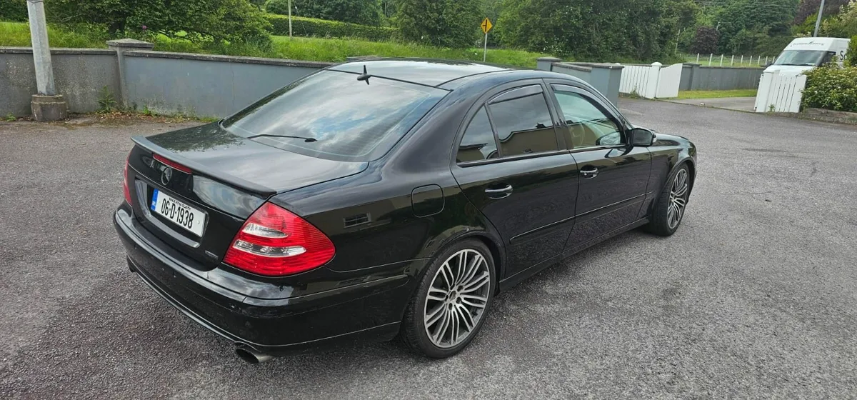 Mercedes Benz E200 - Image 3