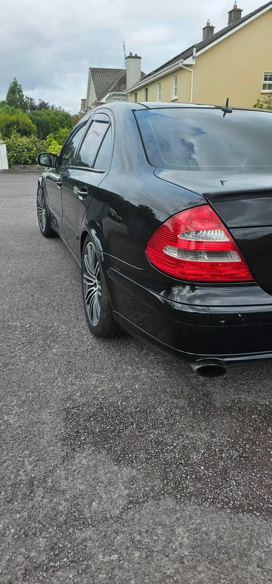 Mercedes Benz E200 - Image 4