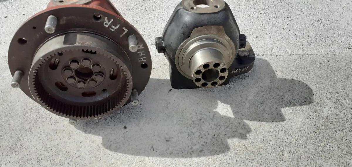 Front Hubs for Carraro Axle - New Holland - Image 2