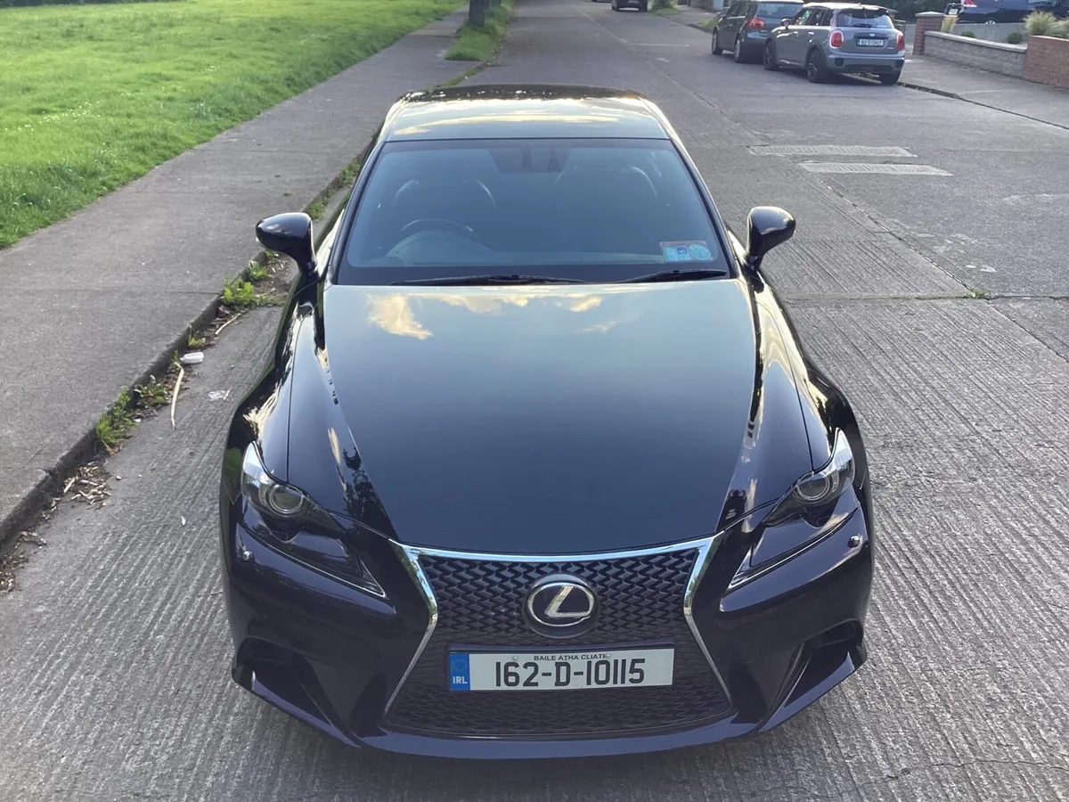 Lexus IS300 F Sport Hybrid 2016 - Image 2