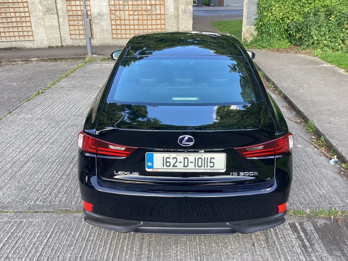 Lexus IS300 F Sport Hybrid 2016 - Image 3