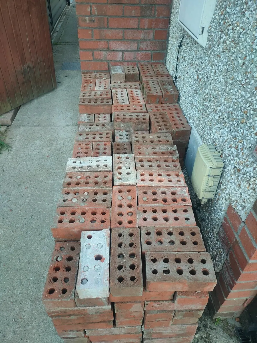 Old red bricks - Image 2
