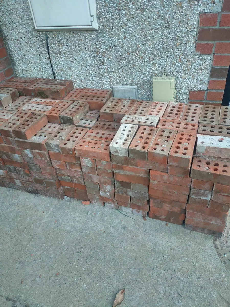 Old red bricks - Image 3