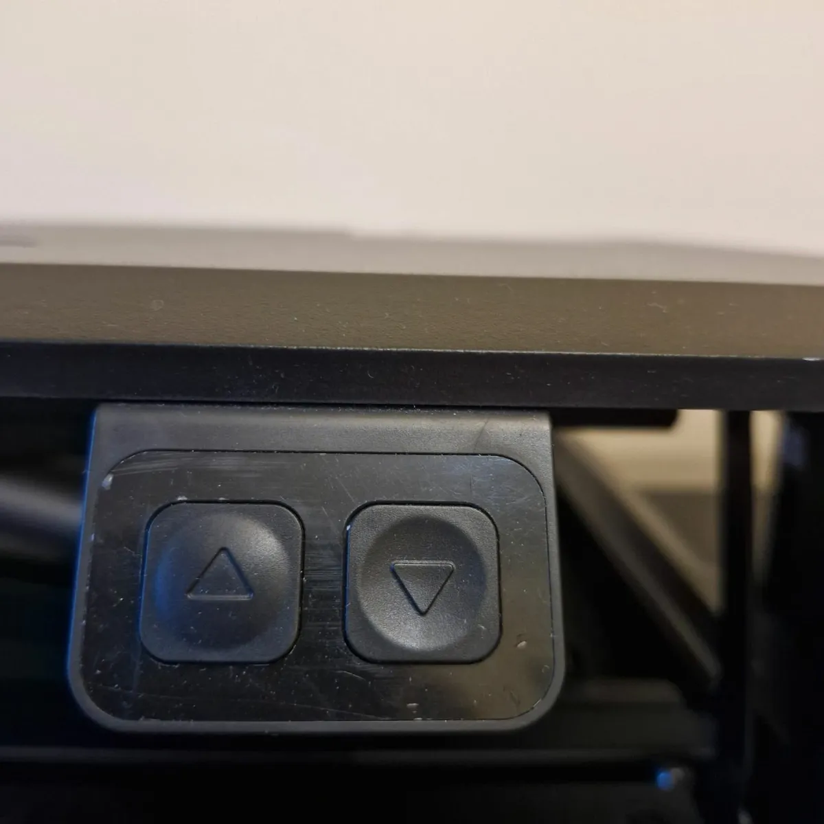 Vonhaus Electric sit-stand desk converter+desk - Image 3