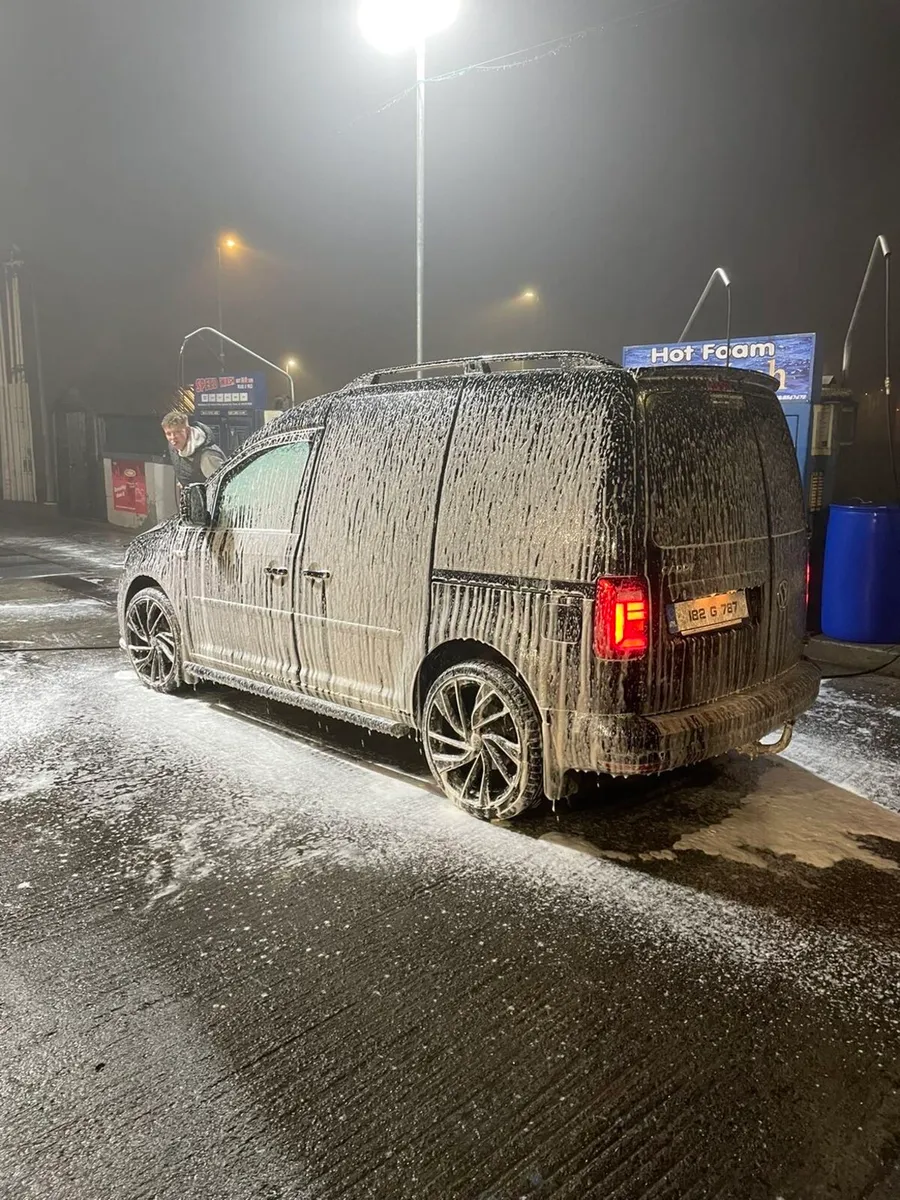182 VW CADDY HIGHLINE 2.0 TDI - Image 4