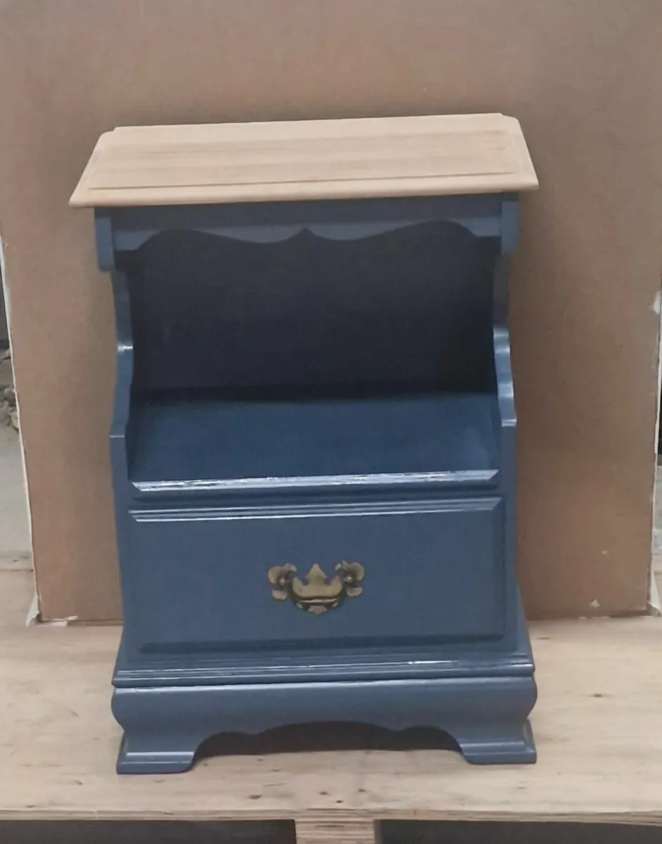 Bedside lockers - Image 2