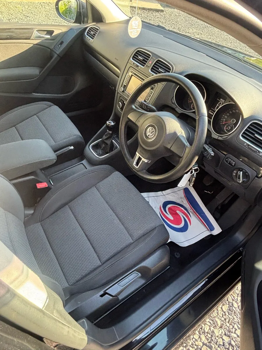 Volkswagen Golf - Image 4