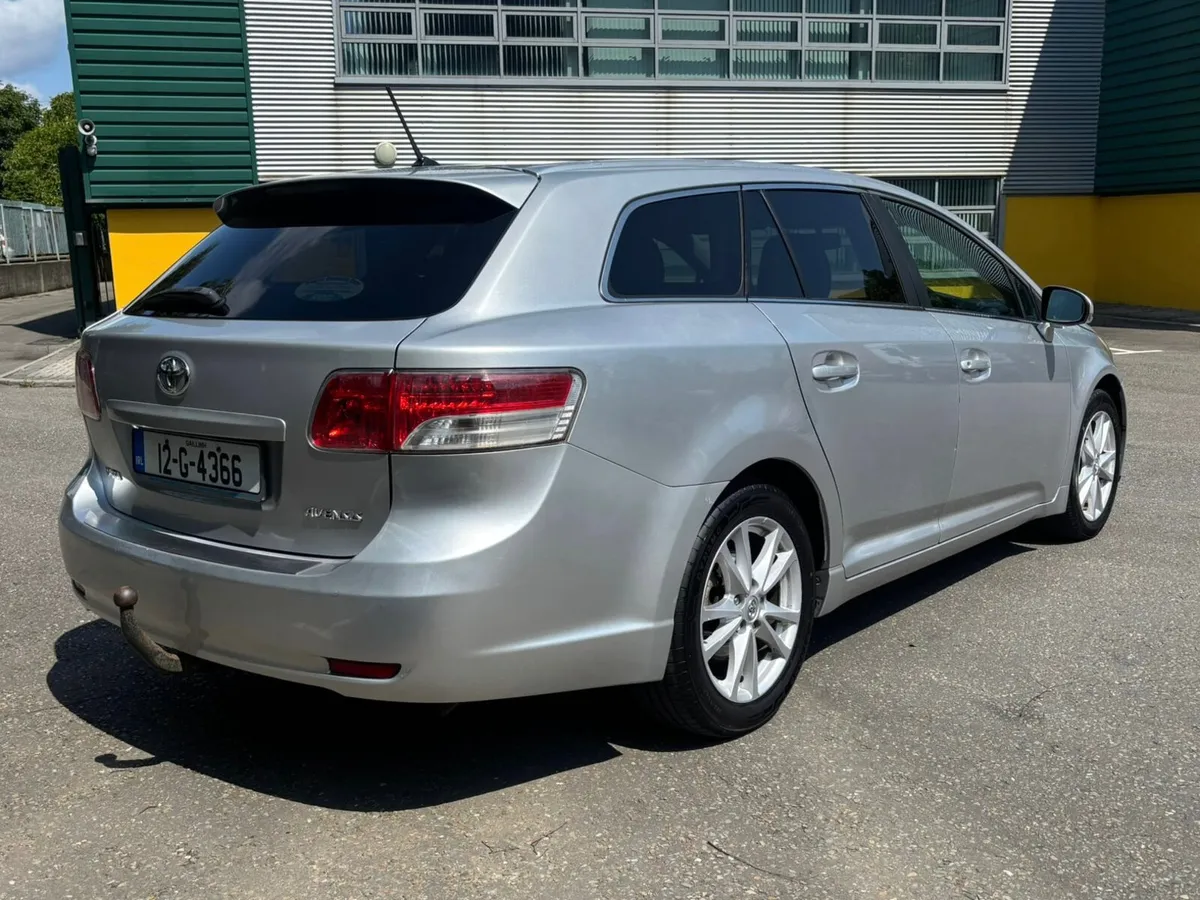 Toyota Avensis 2.0 D-4D Touring - Image 4