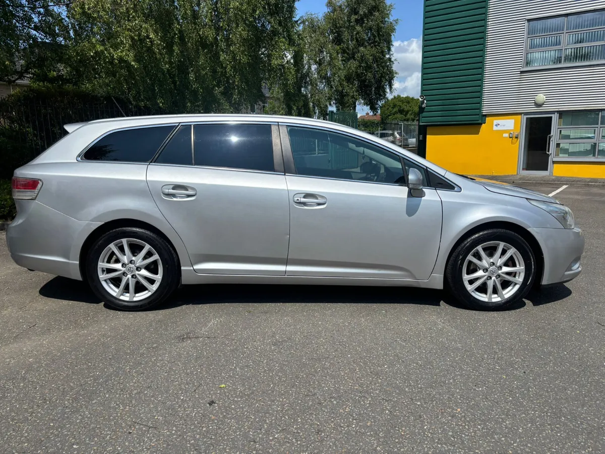 Toyota Avensis 2.0 D-4D Touring - Image 3