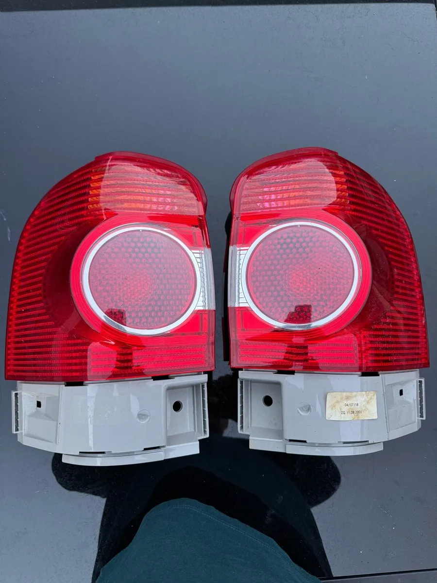 Volkswagen sharan left and right tail light - Image 1