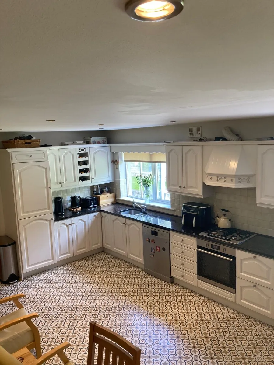 Complete Kitchen with Granite Worktop - Image 1