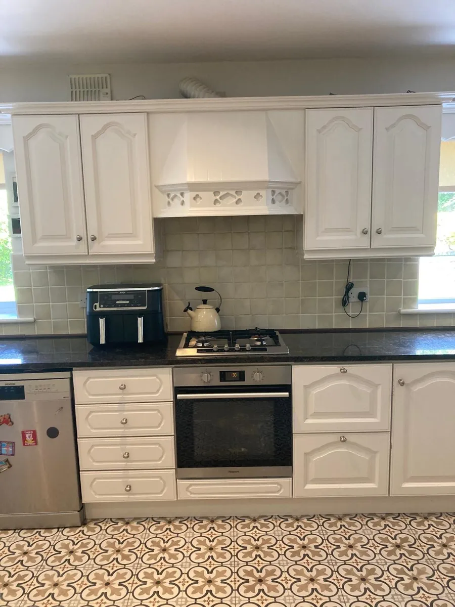 Complete Kitchen with Granite Worktop - Image 4