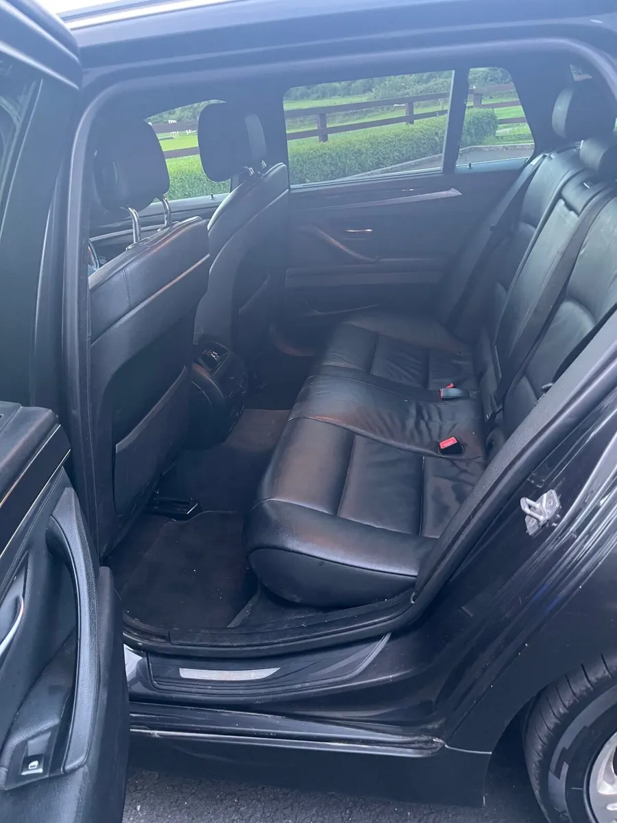 BMW 5-Series 2011 - Image 2