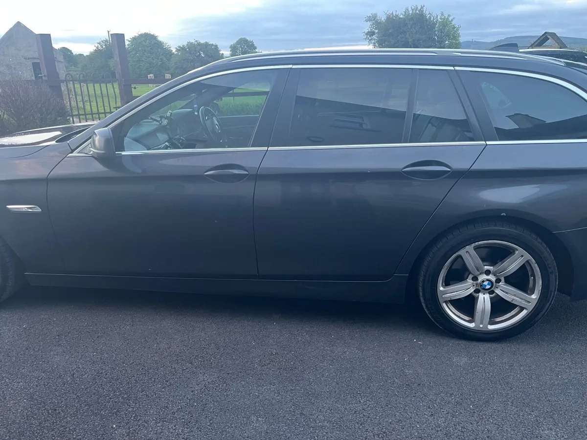 BMW 5-Series 2011 - Image 1