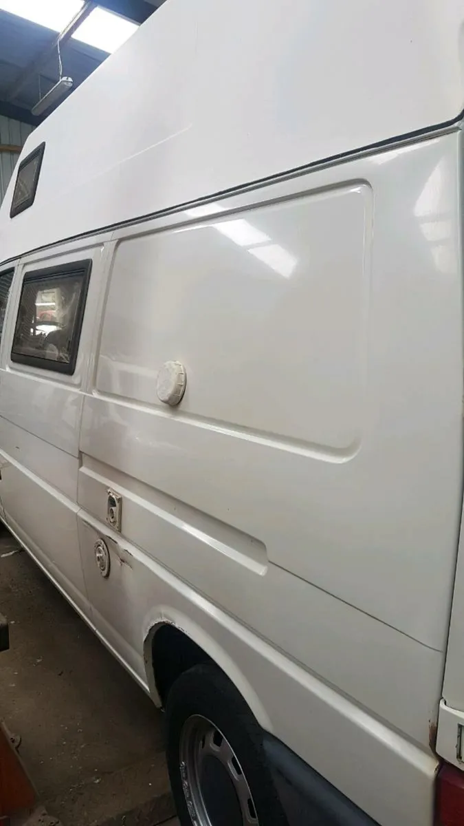 Volkswagen camper van - Image 4
