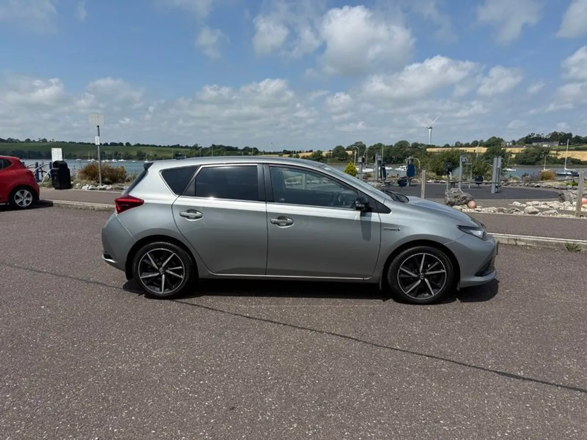 2018 Toyota Auris Luna Sport - Image 2