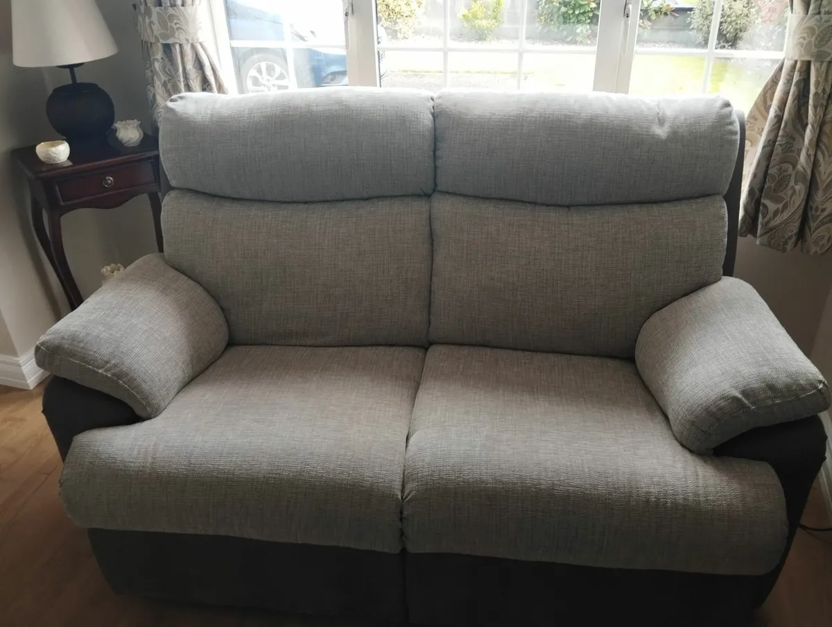 2 seater couch - Image 1