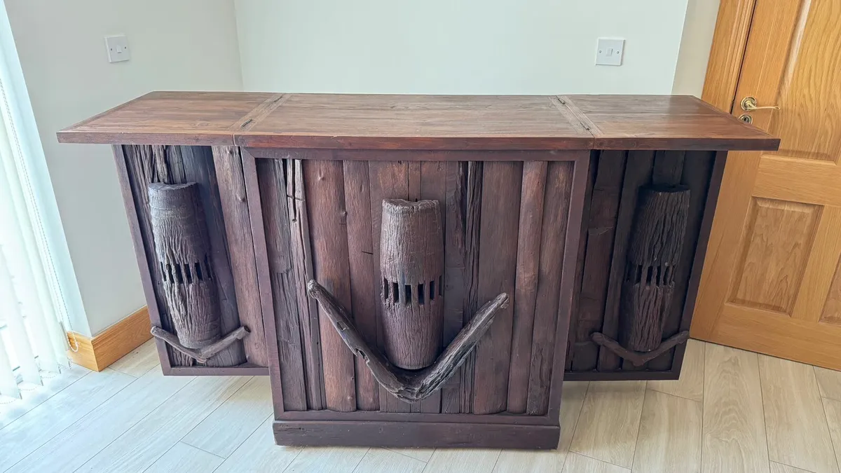 Bar counter and stools - Image 2