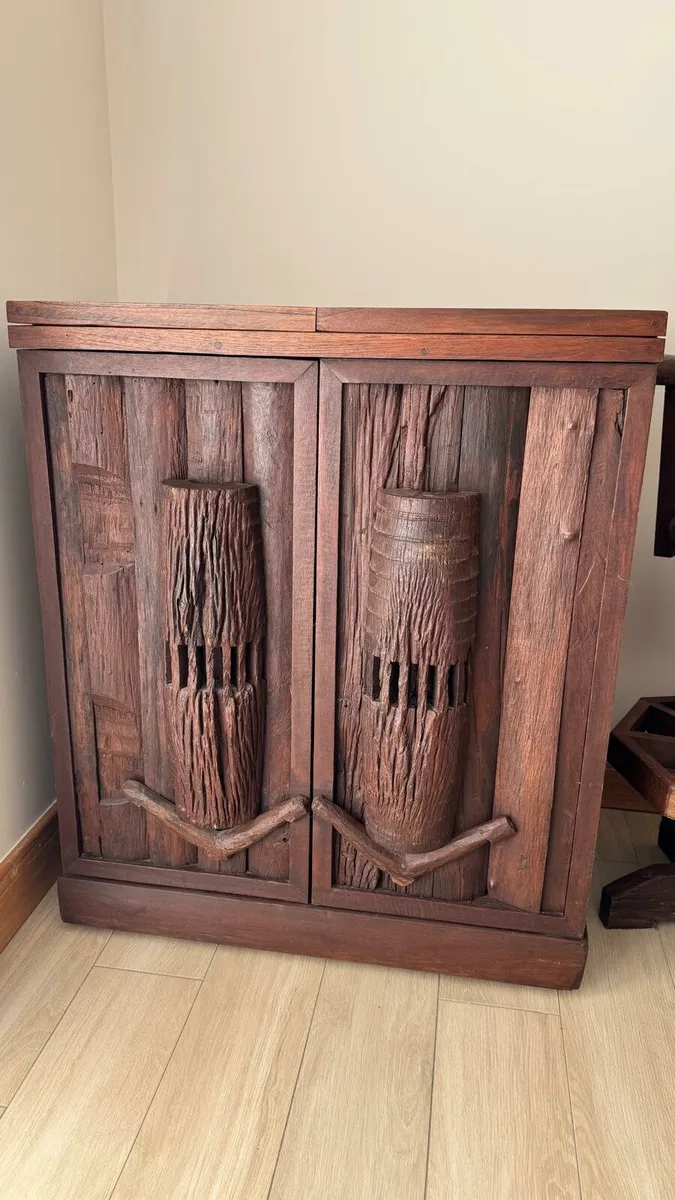 Bar counter and stools - Image 3