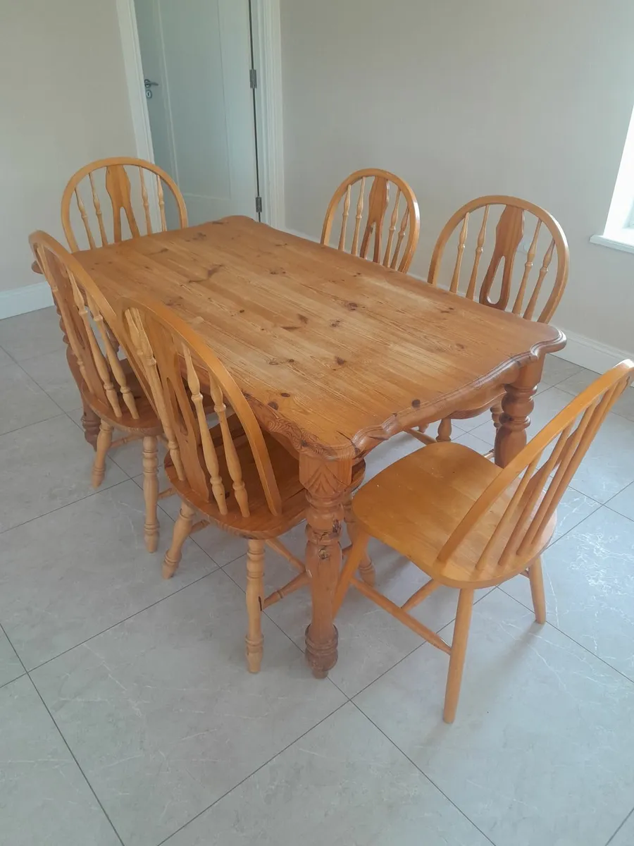 Dining table and 6 chairs - Image 2