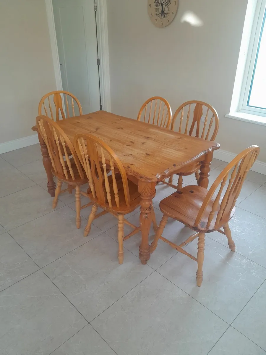 Dining table and 6 chairs - Image 3