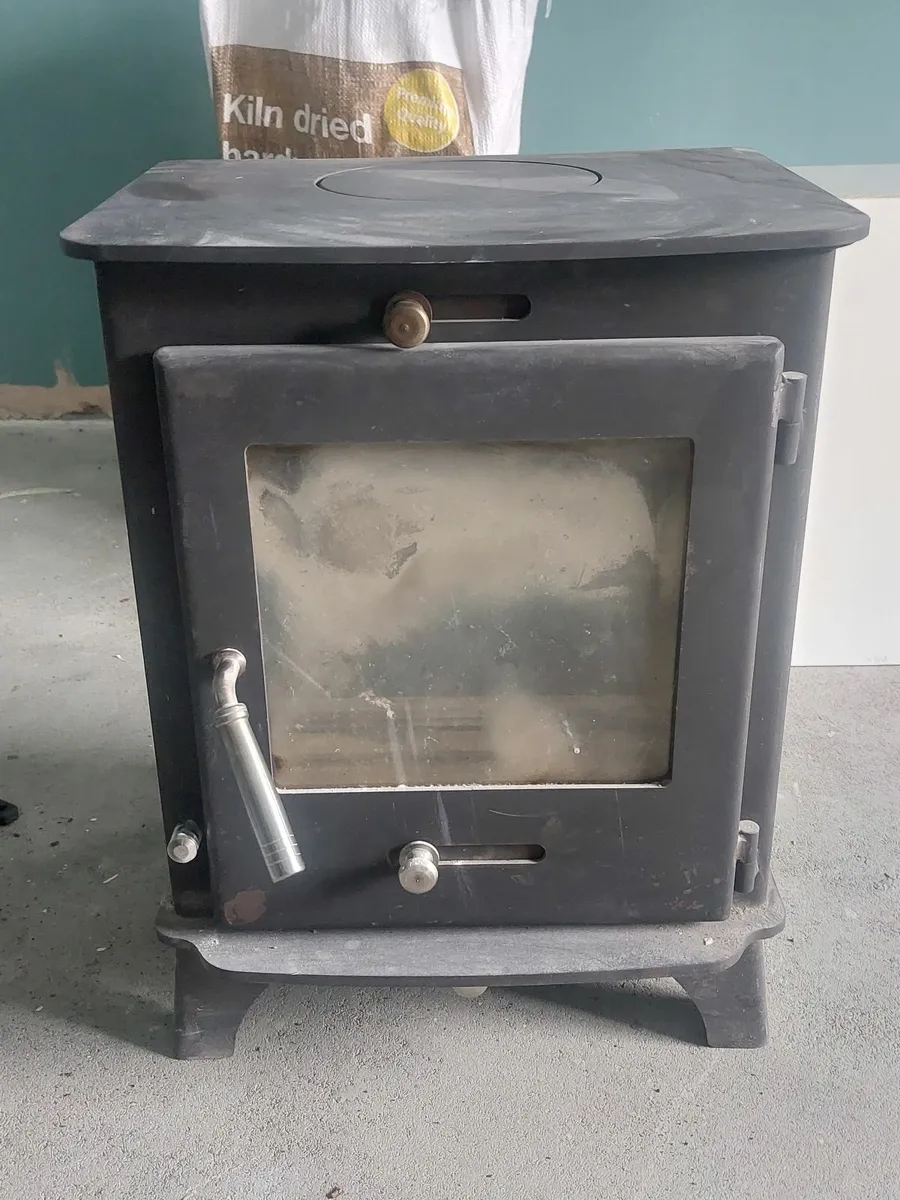 Small wood stove - Image 1