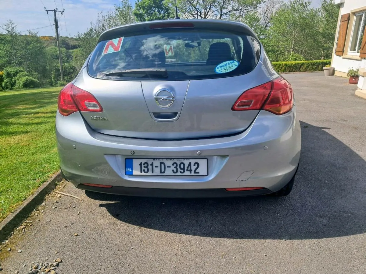 Opel Astra 2013 - Image 2