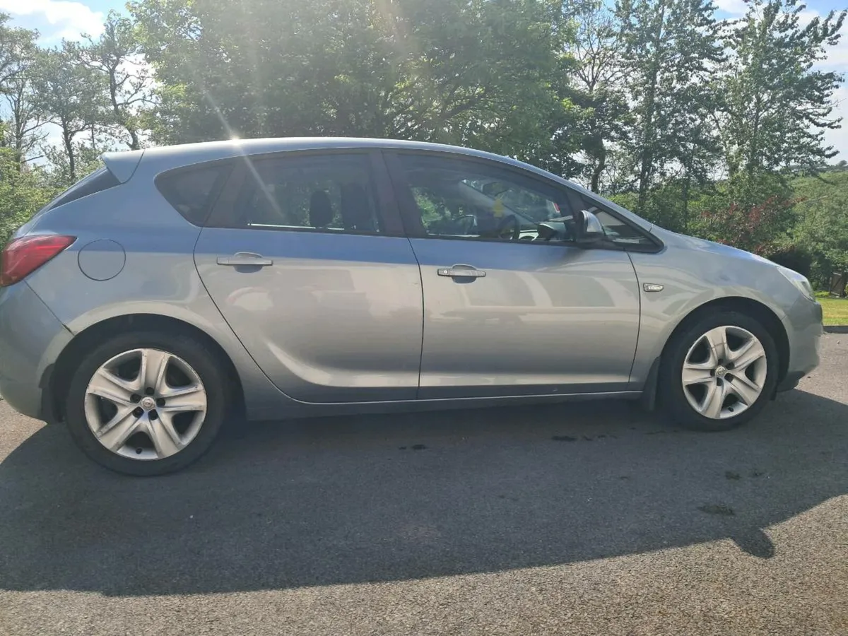 Opel Astra 2013 - Image 3