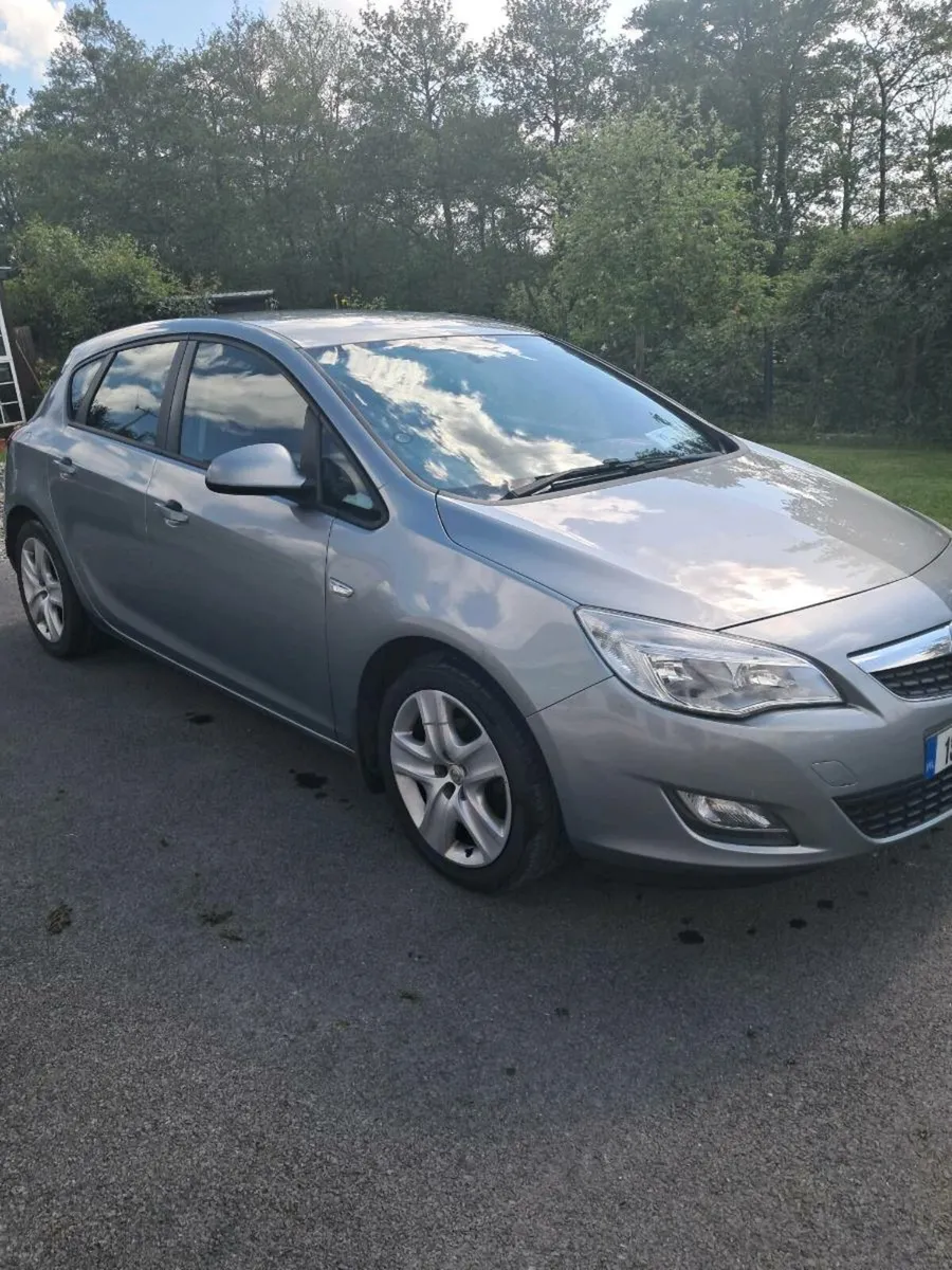Opel Astra 2013 - Image 1