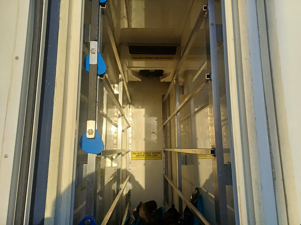 IVECO DAILY REFRIGERATOR BOX - Image 3