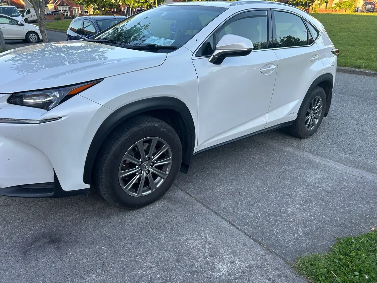 LEXUS NX300H HYBRID - Image 2