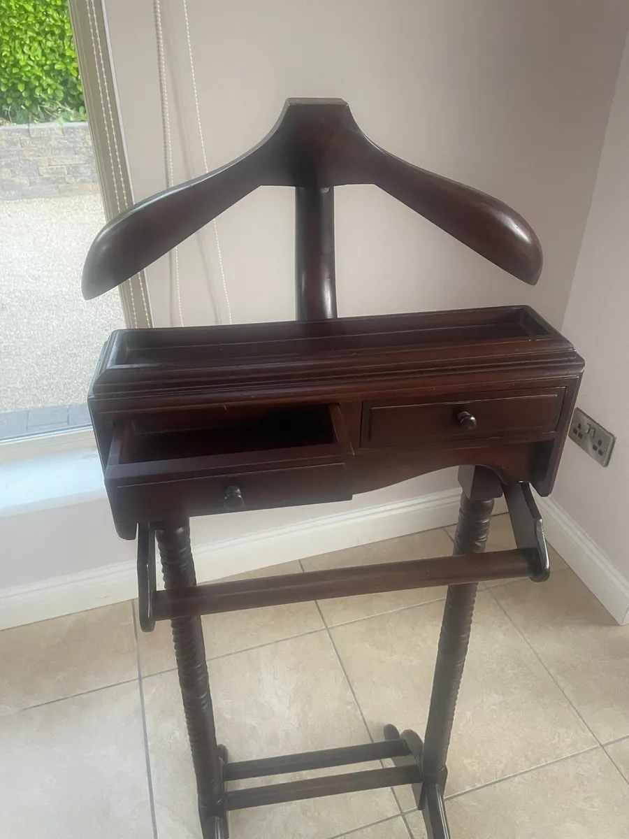 Gentleman’s Mahogany Valet Stand - Image 1