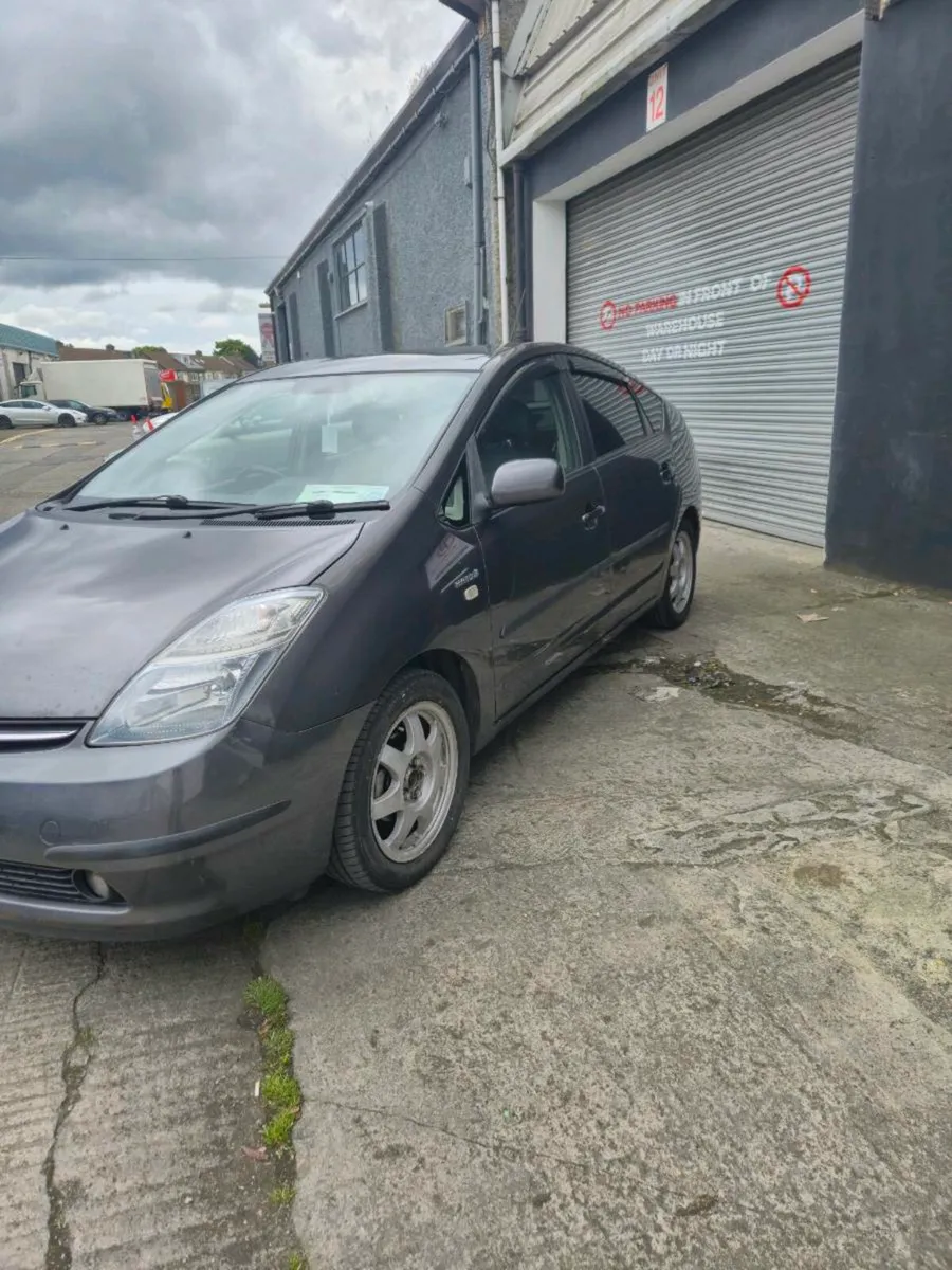 Toyota Prius - Image 4