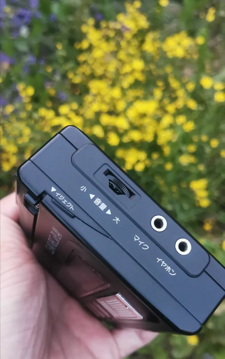 SANYO MR-56 Cassette Player Walkman - Image 2