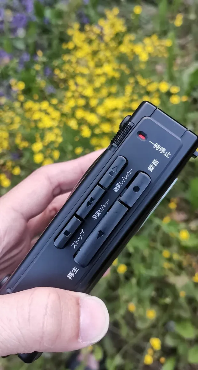 SANYO MR-56 Cassette Player Walkman - Image 3